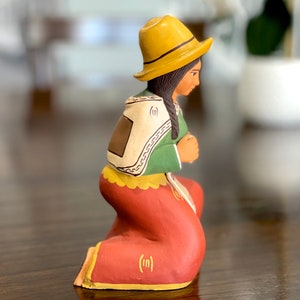 VINTAGE: 7.25 Authentic PERUVIAN Handmade Clay Pottery Native Peruvian Woman Nativity Mary Nativity Figurine SKU 00035150 image 3