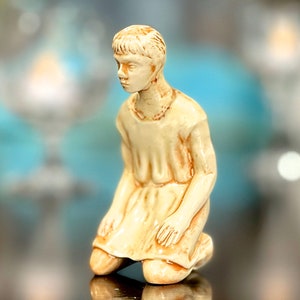 VINTAGE: Ceramic Hand Painted Figurine Boy Kneeling Figurine Christmas Decor Nativity SKU 15-B2-00010271 image 2