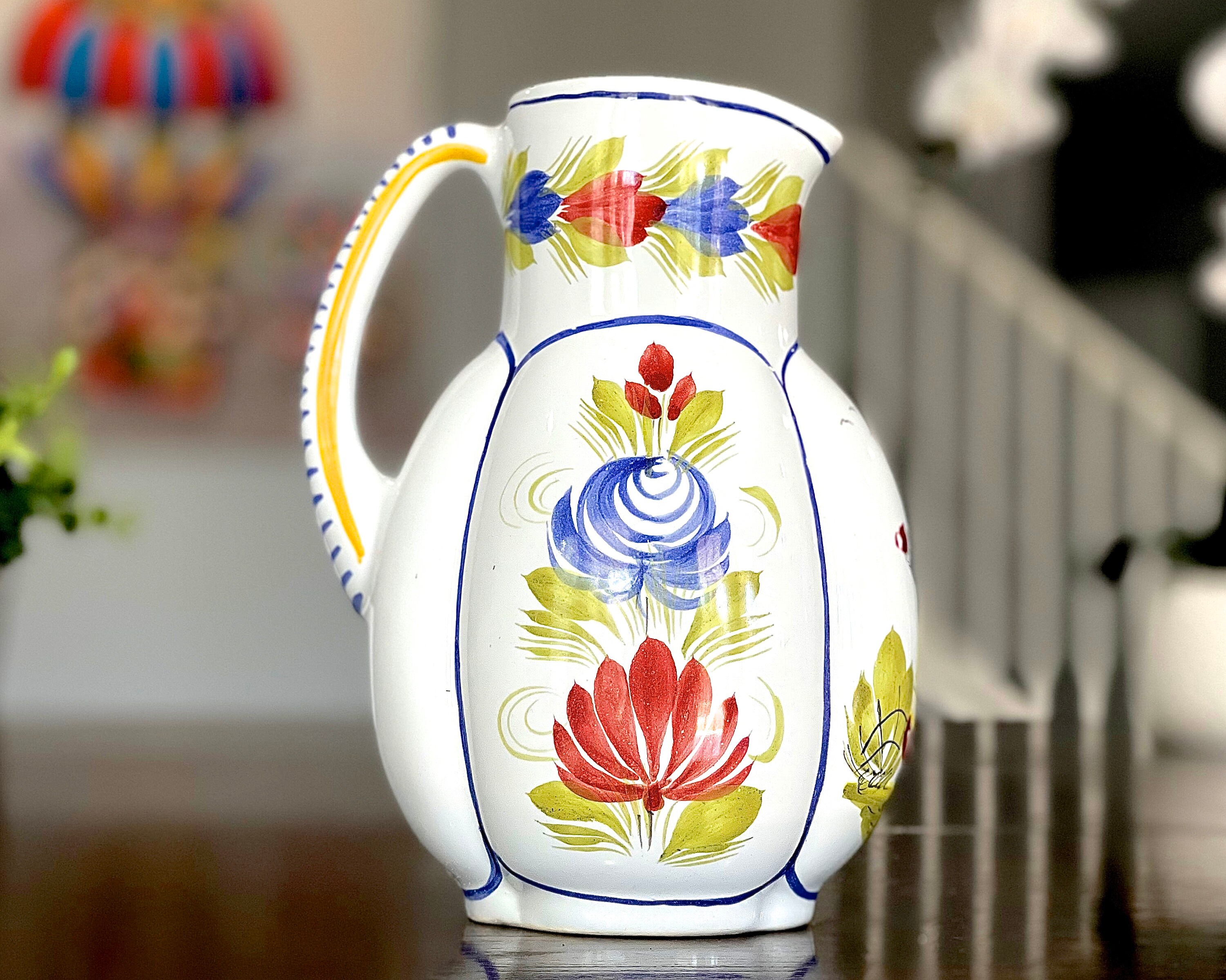 フランス　アンティーク　カンペール焼　一輪挿し　Hen Riot Quimper Vintage Henriot Quimper Pottery Pitcher: Hand-painted French Art