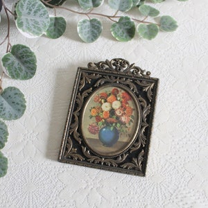 Stampa floreale incorniciata in ottone vintage / Cornice decorativa in miniatura italiana in rilievo / Quadro colorato di fiori vittoriani in cornice di ottone dorato