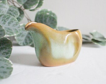 コバルトブルーの花が描かれたヴィンテージのミニチュア陶器製