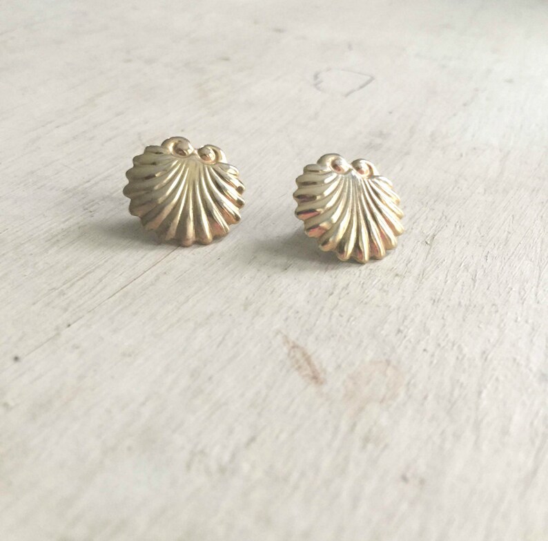 Vintage Gold Shell Earrings Stud Earrings Beach Nautical Etsy
