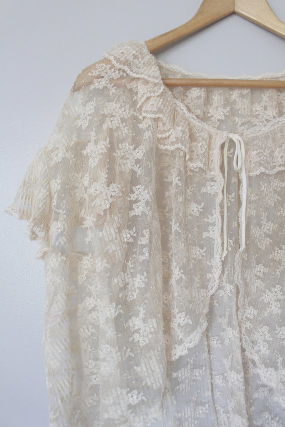 Vintage Sheer Ivory Lace Cover Up / Wrap - Short … - image 3