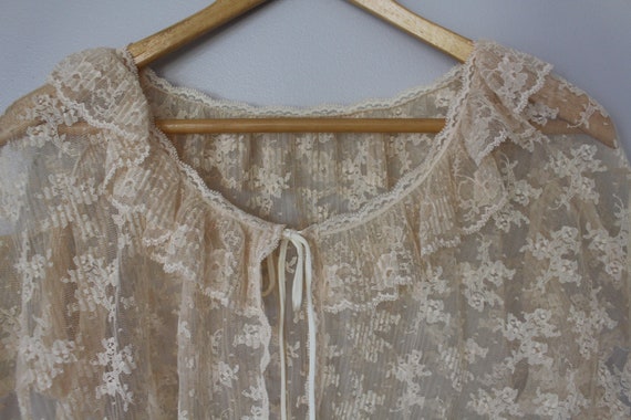 Vintage Sheer Ivory Lace Cover Up / Wrap - Short … - image 4