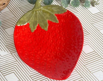 Bandeja vintage para fresas / Plato decorativo detallado para fresas / Plato para frutas de primavera