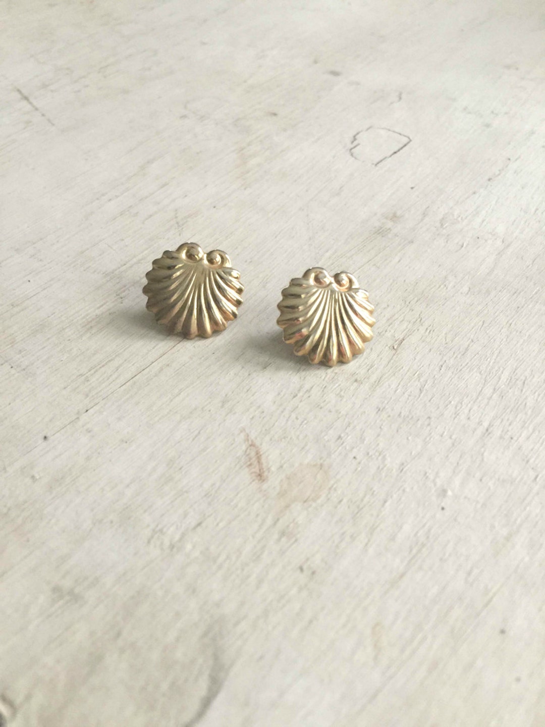 Vintage Gold Shell Earrings Stud Earrings Beach Nautical Gold Brass ...