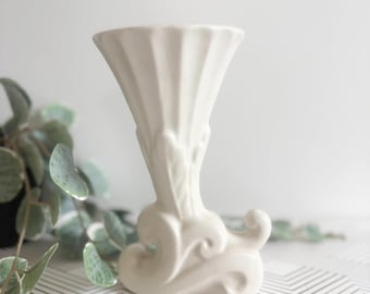 Jarrón de cerámica vintage / Maceta alta de cerámica color crema ornamentada / Jarrón con diseño de volutas