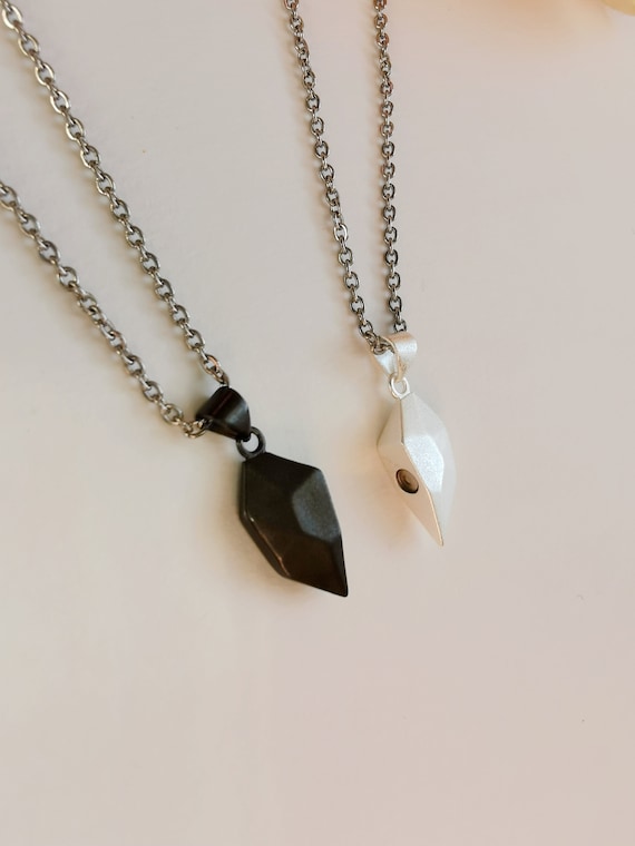 Couple necklace cheap magnetic