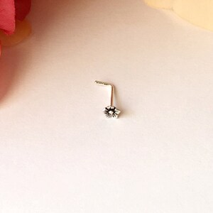 Flower Nose Stud. 20 gauge. image 4