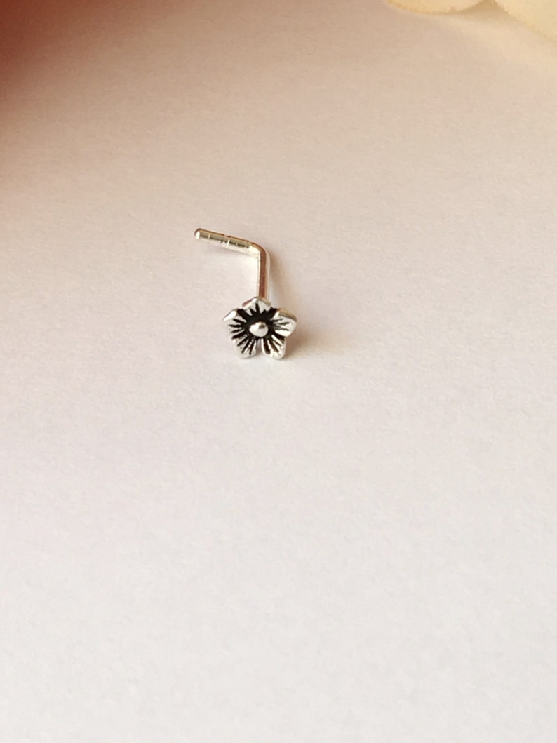 Flower Nose Stud. 20 gauge. image 1