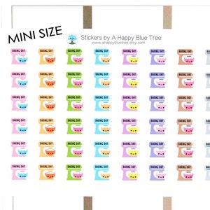 Puede incluir: Una hoja de 48 mini pegatinas con un mezclador de cocina de dibujos animados con el texto "Baking Day" en varios colores, incluidos rosa, azul, verde, amarillo y naranja. Las pegatinas están dispuestas en una cuadrícula.