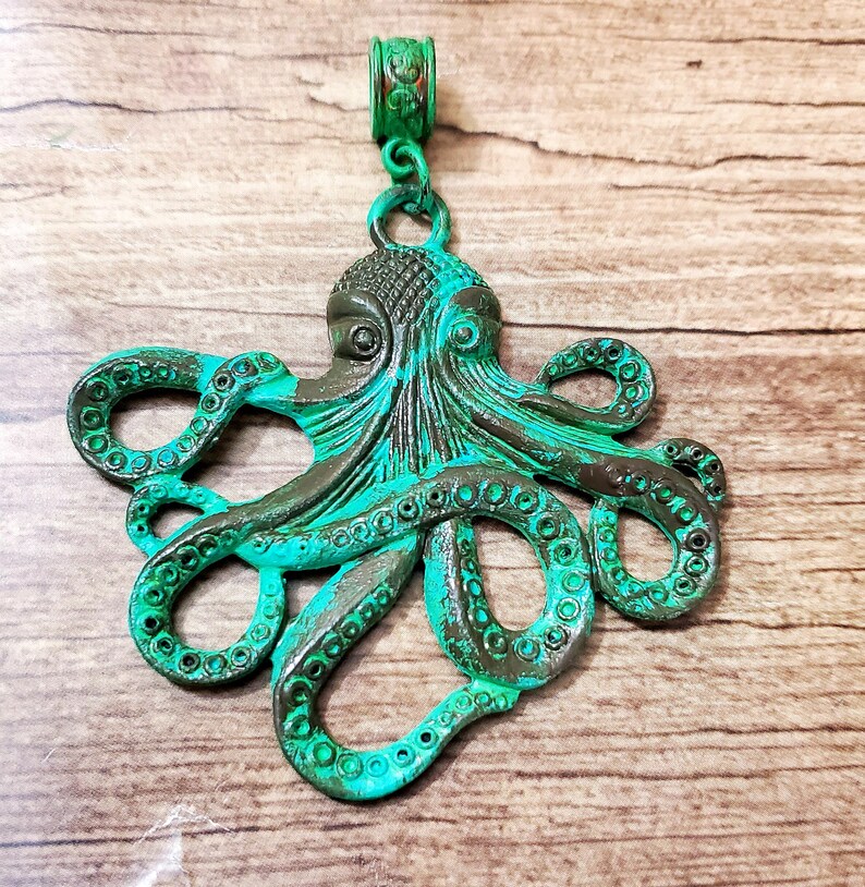 PBE08: Vintaj Patina Octopus Pendant Jade/Verdigris/Bronze image 2