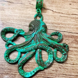 PBE08: Vintaj Patina Octopus Pendant Jade/Verdigris/Bronze image 1