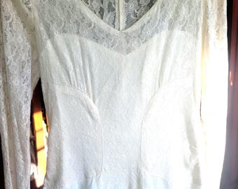 Mid-1940&#39;s wedding gown, lace and silk netting (I-8)