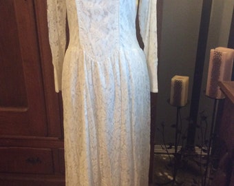 1988 Southwest Canyon ivory all-lace dress. (C-8)