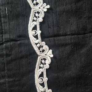 7/8&quot; wide vintage 1970&#39;s ivory venise lace trim (#70)
