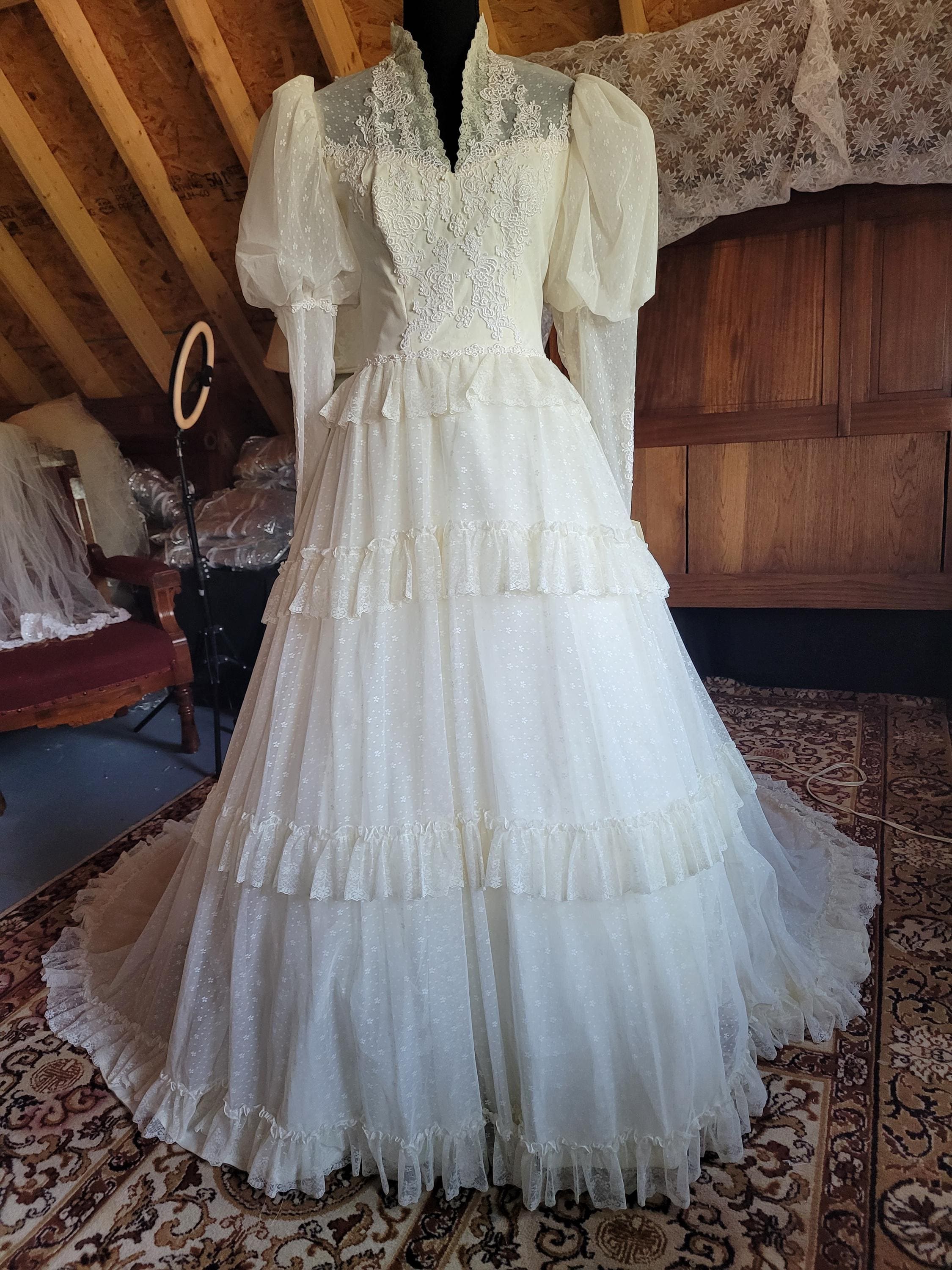 1976 Netted Lace and Venise Appliques Wedding Gown (d-9a) - Etsy