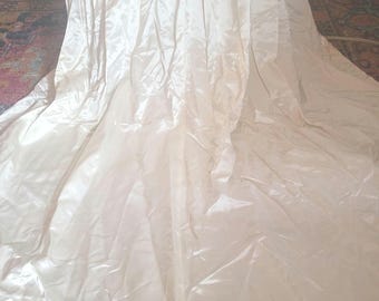 Antique wedding gown for crafting (VF-02)
