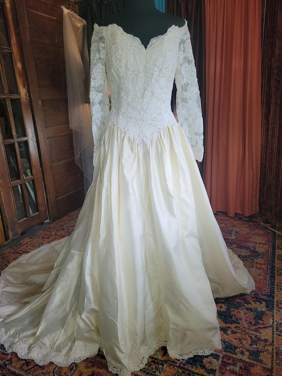 1998 wedding dresses feeling like an actual princess in demetrios, just wowavailable now. #vintageweddingdress #vintagebride #bridetobe #weddingdressinspo #weddingdress Browse beautiful quinceanera ball gowns to find your dream quince dress. Gorgeous Ivory Silk Wedding Gown