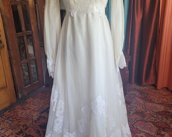 1966 Alfred Angelo wedding gown (C-9a)