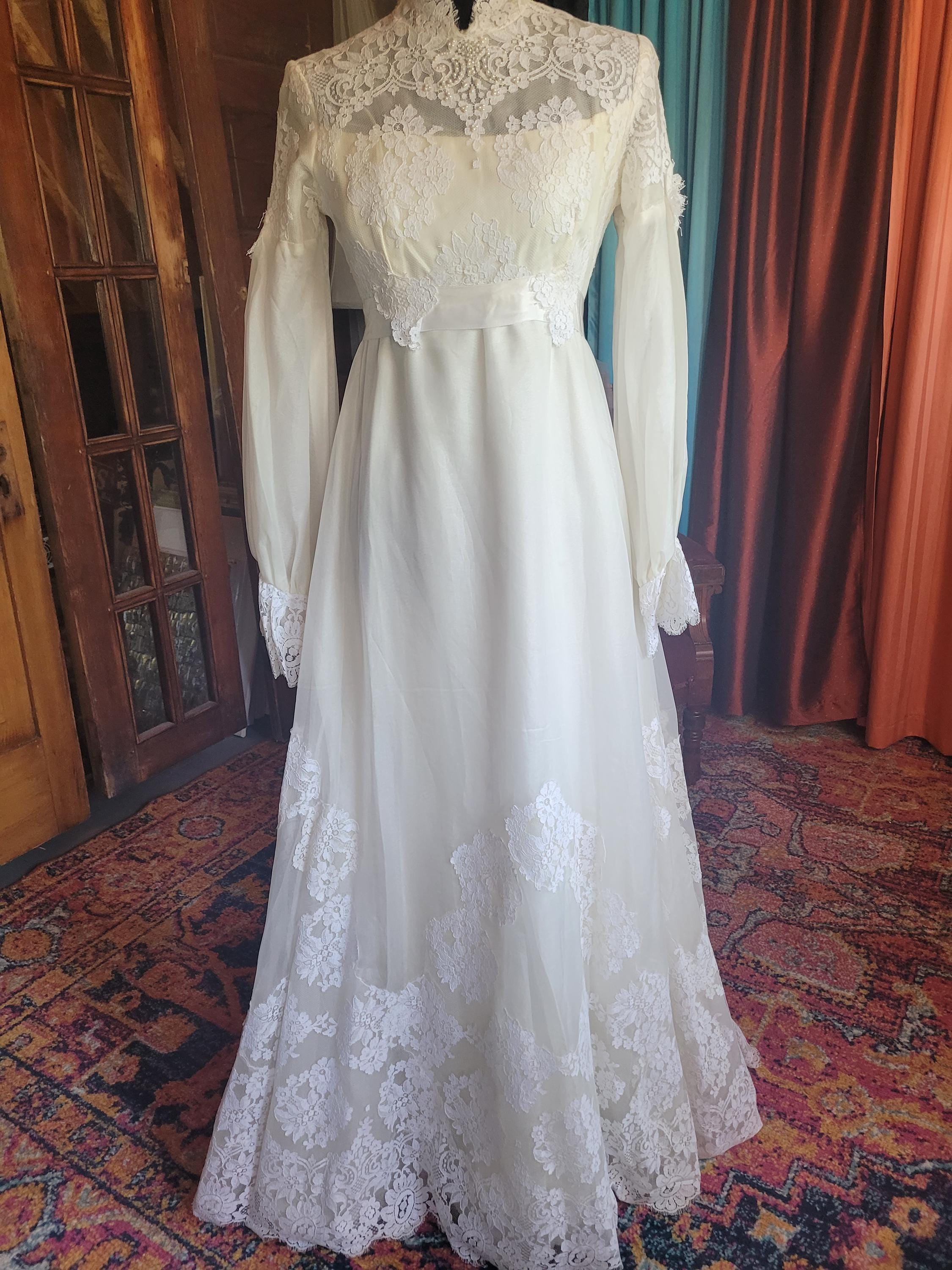 1966 Alfred Angelo wedding gown (C-9a)