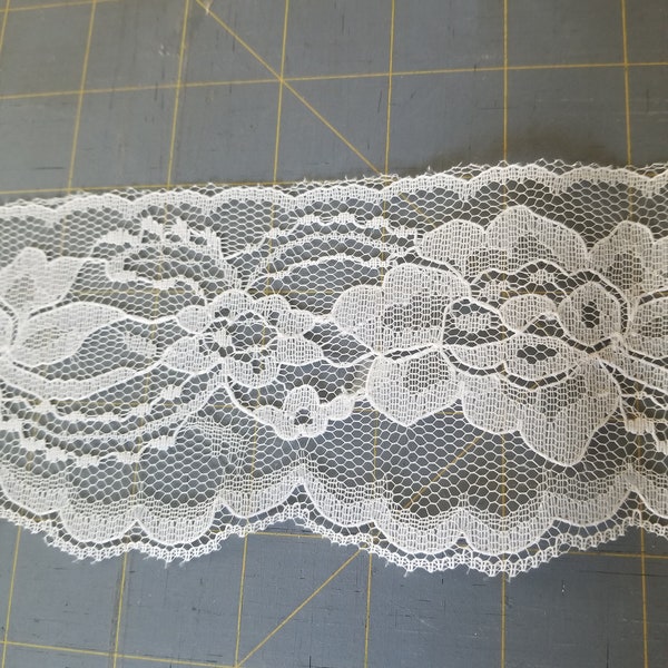 New old stock of 1960's ivory chantilly lace (#69a)