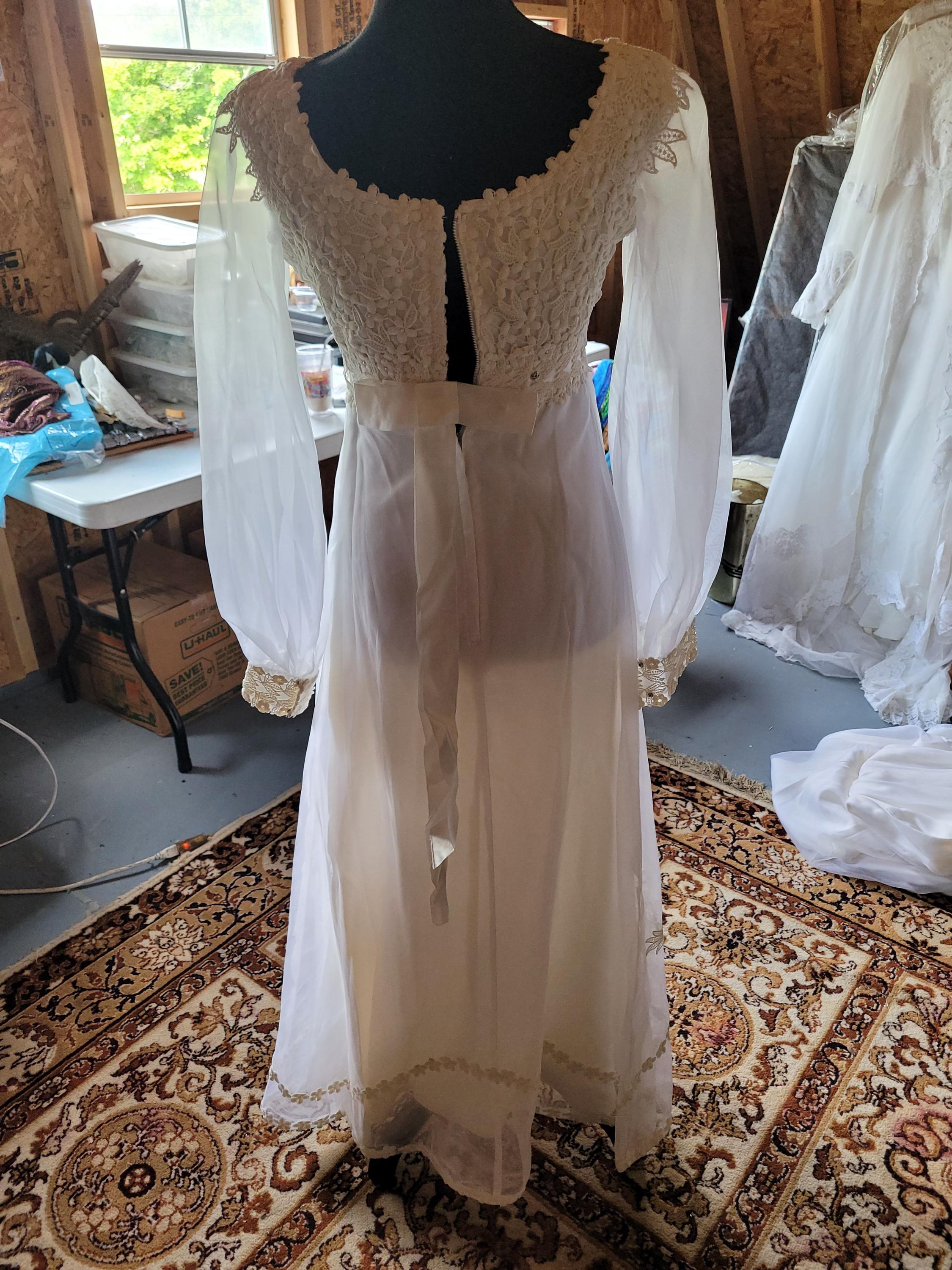 スーツ・フォーマル・ドレス 1970's ivory wedding dress Euro Vintage 1970s Preserved off White Sateen Wedding Dress Long