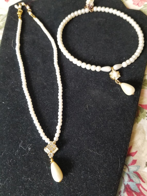 Lot of 2 vintage faux pearl necklace and choker - image 1