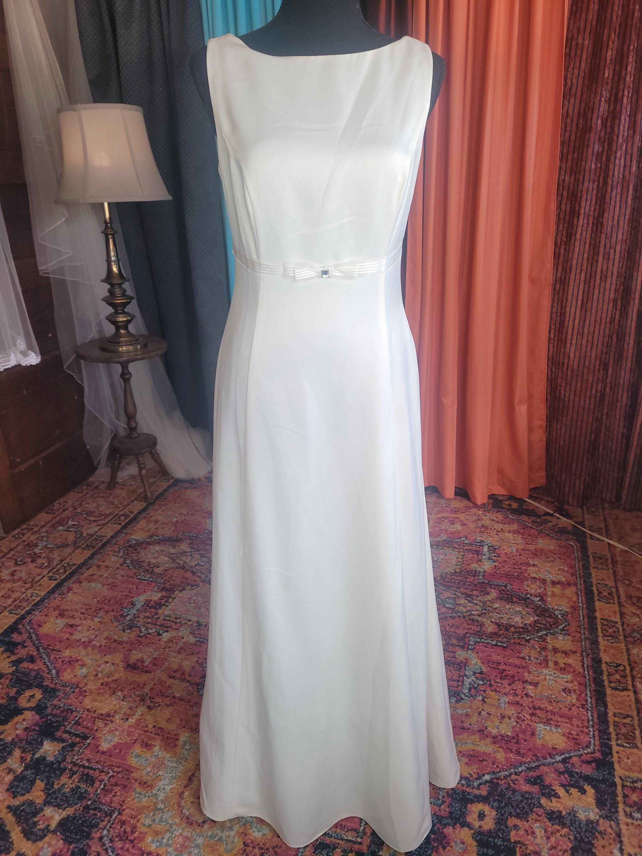 Barely vintage [c 2001] and stylishly simple wedding dress (C-12a)