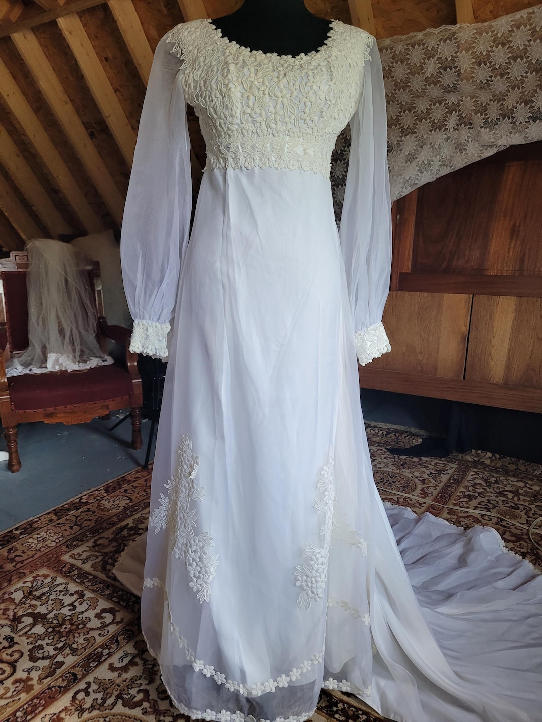 Vintage (c.1967) Wedding Gown With Detachable Train (g-1a