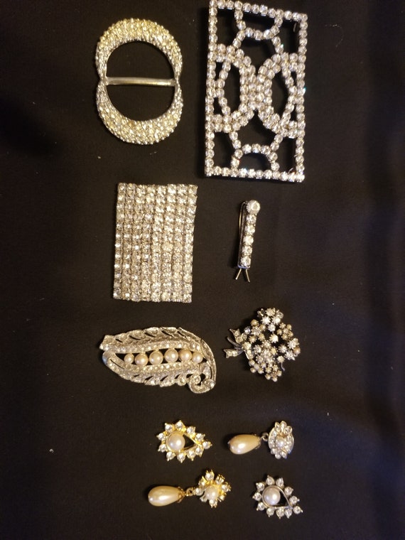 Lot of 10 pieces of vintage jewelry (50's &60's)