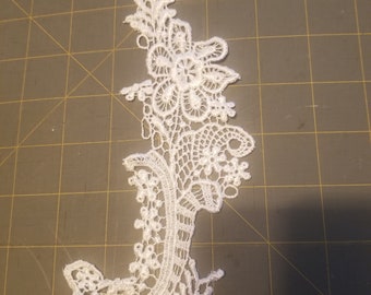 Vintage (80's) white venise lace