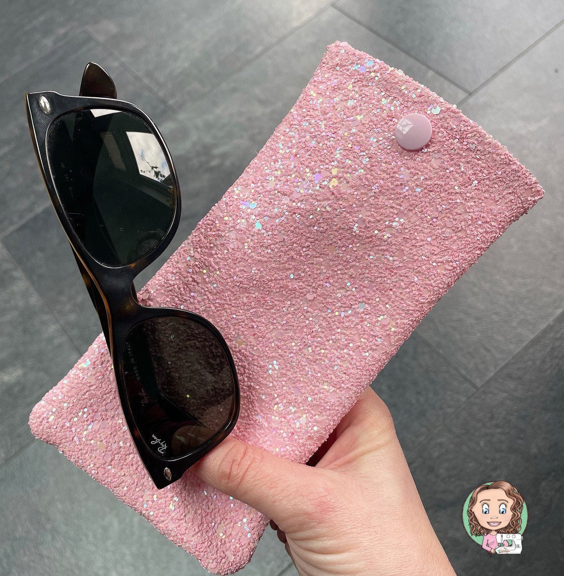 Glitter top sunglasses case