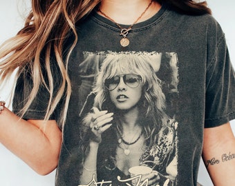 Camiseta gráfica de concierto musical de Stevie Nicks de los años 90, camisa vintage de Stevie Nicks Tour 2024, regalo retro de Stevie Nicks para hombres y mujeres camisa unisex