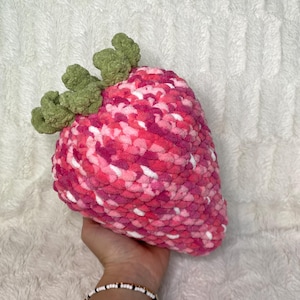 Peluche lapin caché dans une fraise • Ma Peluche