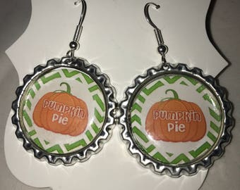 Pumpkin Pie Thanksgiving Earrings//thanksgiving earrings//pumpkin pie earrings//pumpkin pie bottlecap earrings//thanksgiving hostess gift//