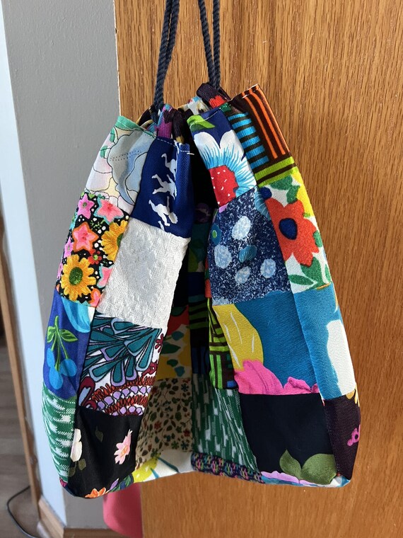 Vinhtage 1970's patchwork drawstring purse/vintag… - image 2