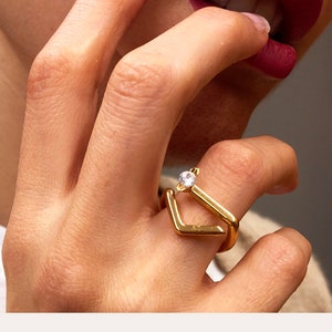 Ringe für Frauen, Dreieck Ring, Verstellring, Israel Schmuck, geometrischer Ring, offener Ring, minimalistischer Ring, moderner Schmuck, Edelstein Ring Bild 1