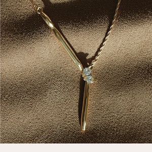 Y minimalistische ketting, gouden drop ketting, Y ketting voor vrouwen, gouden sierlijke ketting, edelsteen gelaagde ketting, moderne ketting hanger