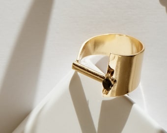 Gouden brede band ring, statement ring, hedendaagse sieraden, edelsteen ring, Israëlische sieraden, verstelbare ring, zwart en goud, vergulde ring