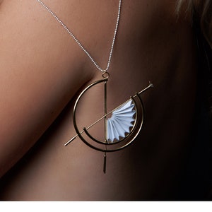 Regalo di laurea personalizzato per lei, collana con bussola personalizzata, regali significativi, collana di carta origami, gioielli israeliani
