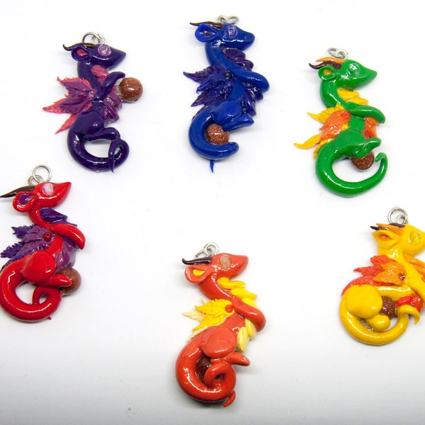 Pendentifs dragons colorés