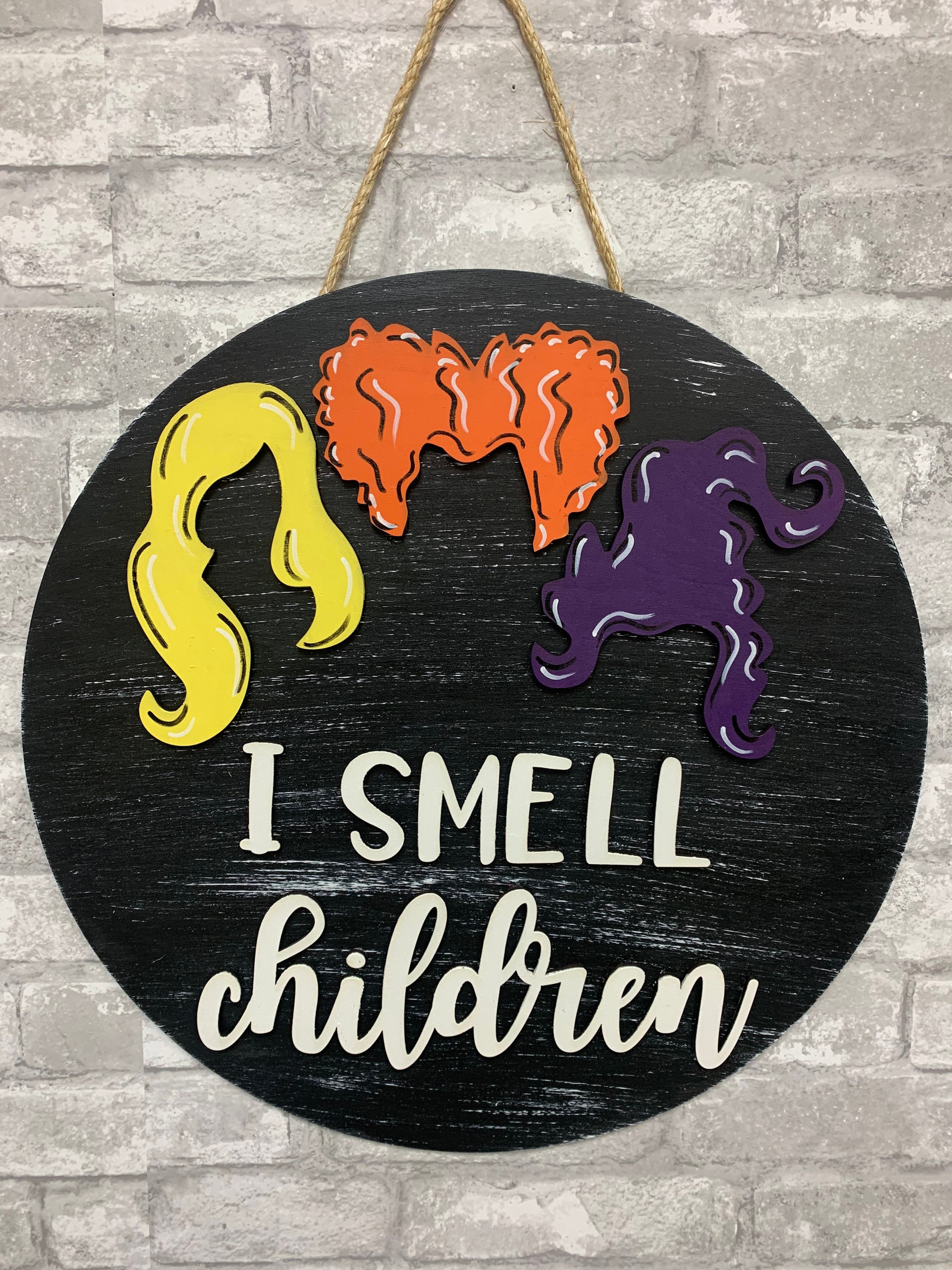 WILLED Halloween Hocus Pocus Door Sign, I Smell Children Hanging Sign for  Indoor Outdoor Porch Wall Decorations, Round Wooden Door Hanger Decor for  Halloween Home Front Door Farmhouse Party Supplies 