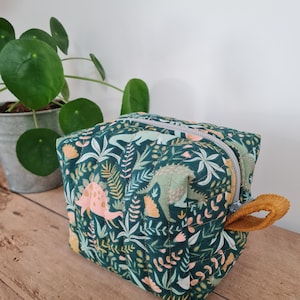 Dinosaur cosmetic storage bag, children&#39;s travel bag