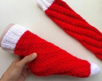 Knit Spiral No-Heel Santa Socks Pattern