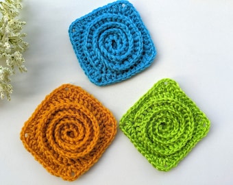 Modello quadrato della nonna a spirale all'uncinetto