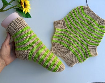 Flat Knit Two-Needles Two-Color Socks Pattern