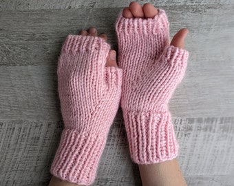 Chunky Knit Fingerless Gloves Pattern || Chunky Fingerless Gloves Knitting Pattern