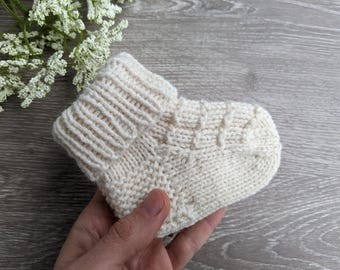 Easy Knit Newborn Baby Socks Pattern