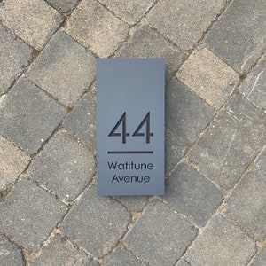 Modern Floating House Number Sign: Laser Cut Acrylic Door Plaque (20 x 40 cm)